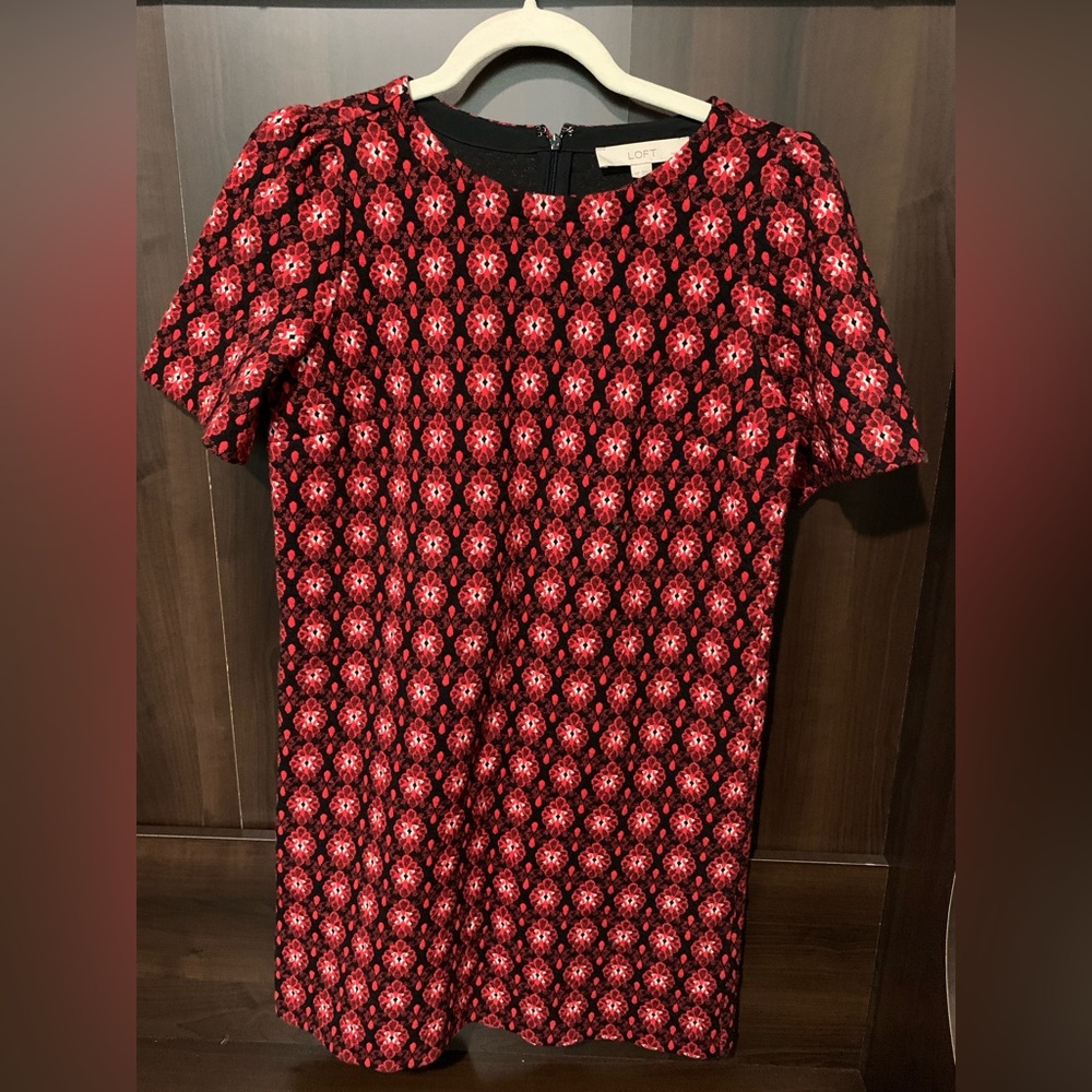 Ann Taylor Loft  preowned Black Red White Floral Textured Shift Dress  MP.
